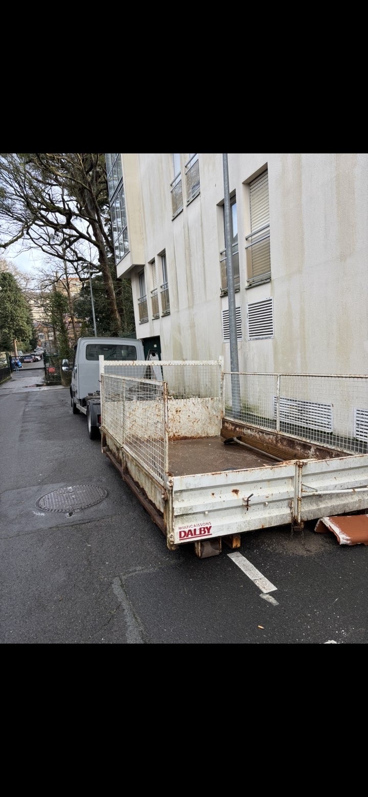 Débarras complet de hangar réalisé par KD Recyclage